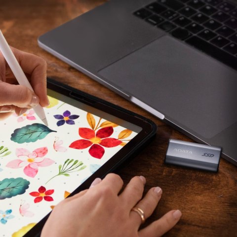 Adata Zewnętrzny dysk SSD SC750 500G USB3.2C 1050/1000 MB/s