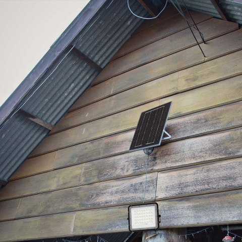 Projektor LED solarny V-TAC 10W pilot auto timer IP65 czarny VT-80W 4000K 800lm