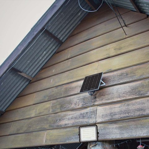 Projektor LED solarny V-TAC 6W pilot auto timer IP65 czarny VT-40W 4000K 400lm