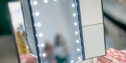 Lusterko do makijażu Humanas HS-ML04 z podświetleniem LED - czarny