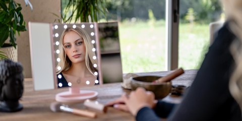 Lusterko do makijażu Humanas HS-ML04 z podświetleniem LED - różowy