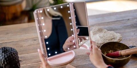 Lusterko do makijażu Humanas HS-ML04 z podświetleniem LED - różowy